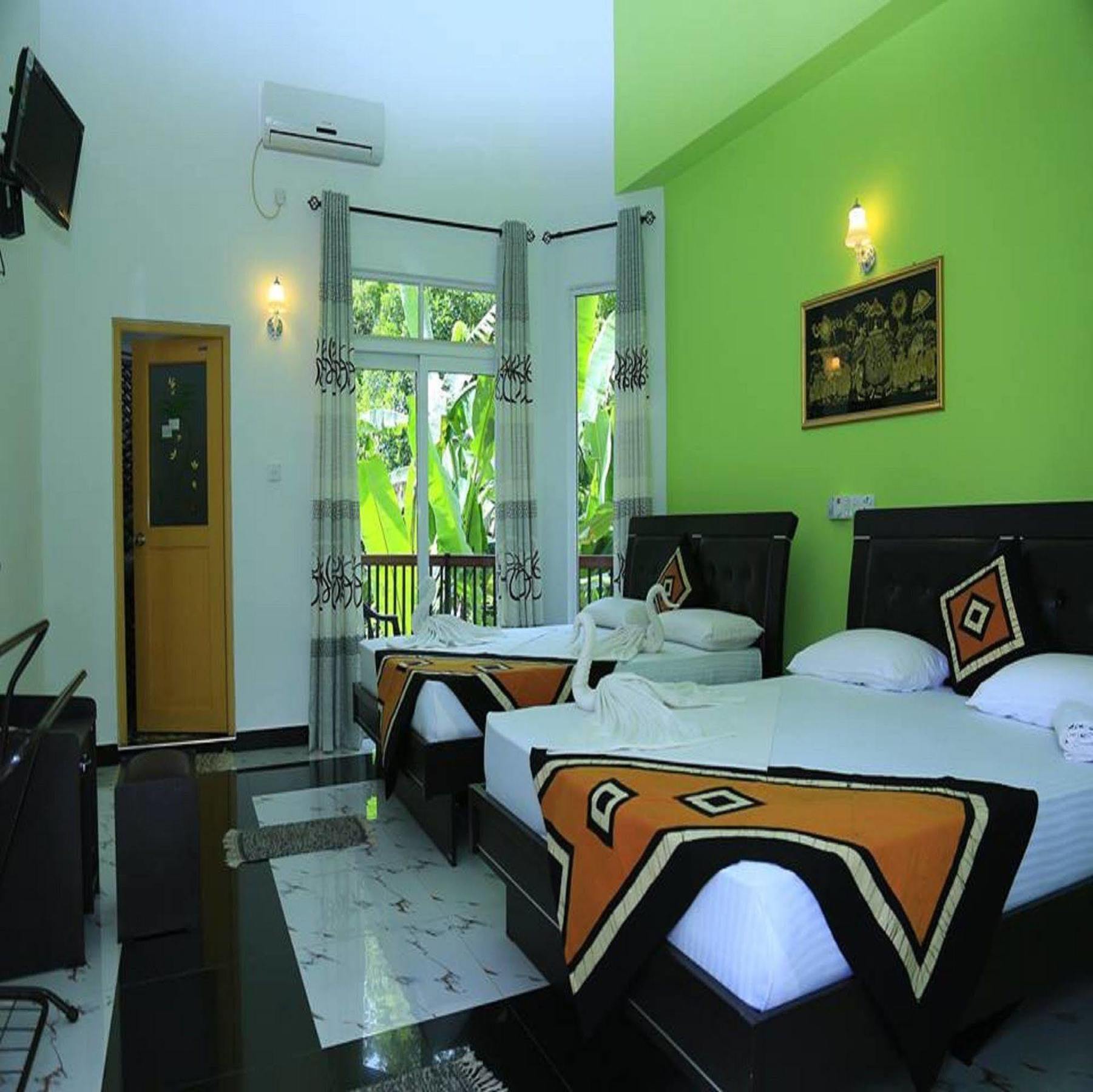 River Front Hotel 4*